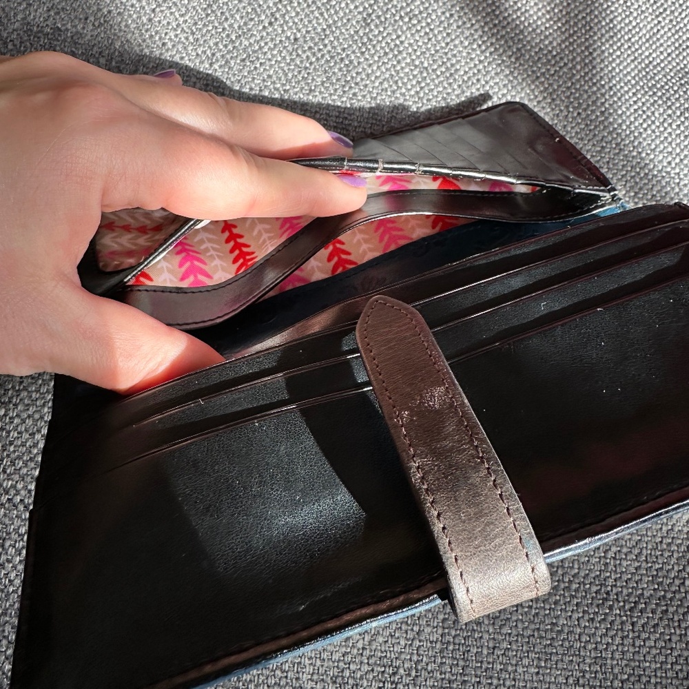 HOLII 💙 Large Genuine Leather Wallet - Twofold - Fleur de Lis 💙 - Picture 5 of 10